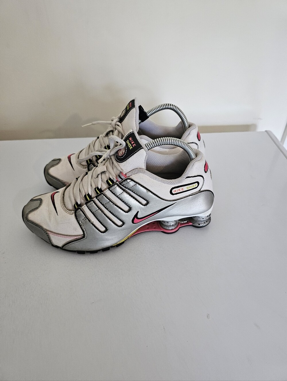 Nike White Silver Pink Running Sneakers Shox NZSL-366571